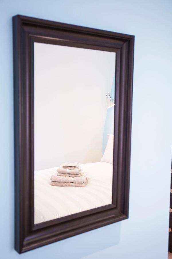 Luxury Bed Just Off The Canal Hotel ลอนดอน ภายนอก รูปภาพ